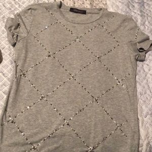 Size small tee with adorable detailing